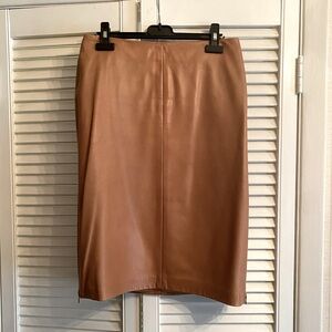 Made in Canada!! Danier leather pencil skirt size 8
